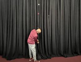 Curtain hiding sports simulator